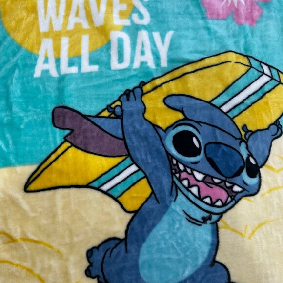 TT Stitch "Make Waves All Day" Plush 43"x55" Throw Blanket - Picture 4 of 5